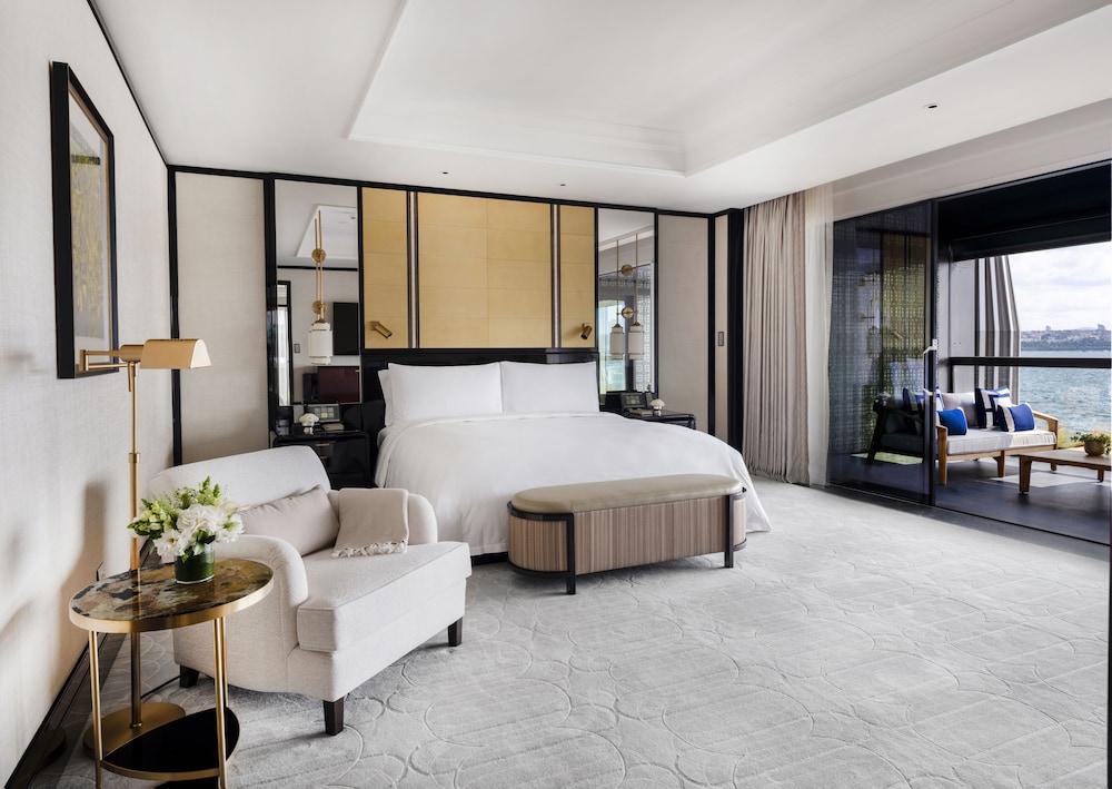 Bosphorus, Premier, Suite, King Bed, Balcony