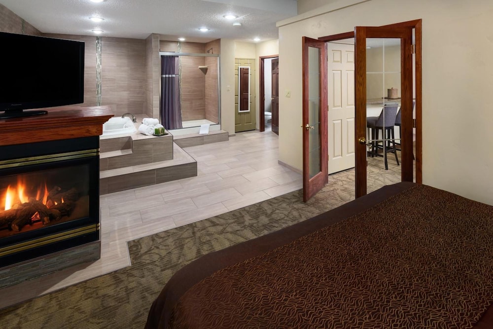 Bismarck Hotel and Conference Center 7/50