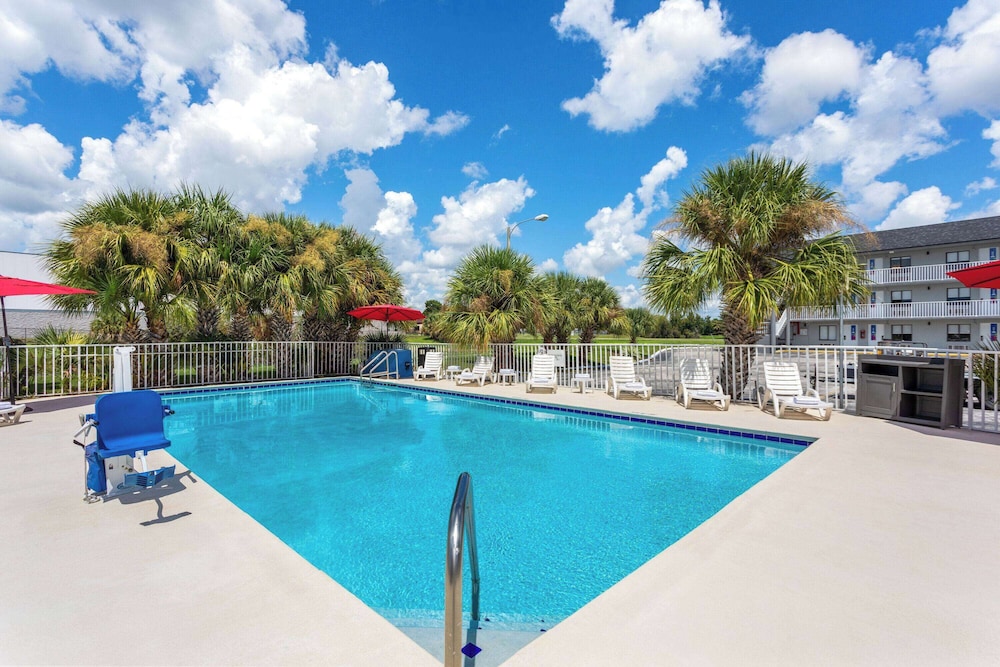 Howard Johnson by Wyndham Orlando Lake Buena Vista South 43/47