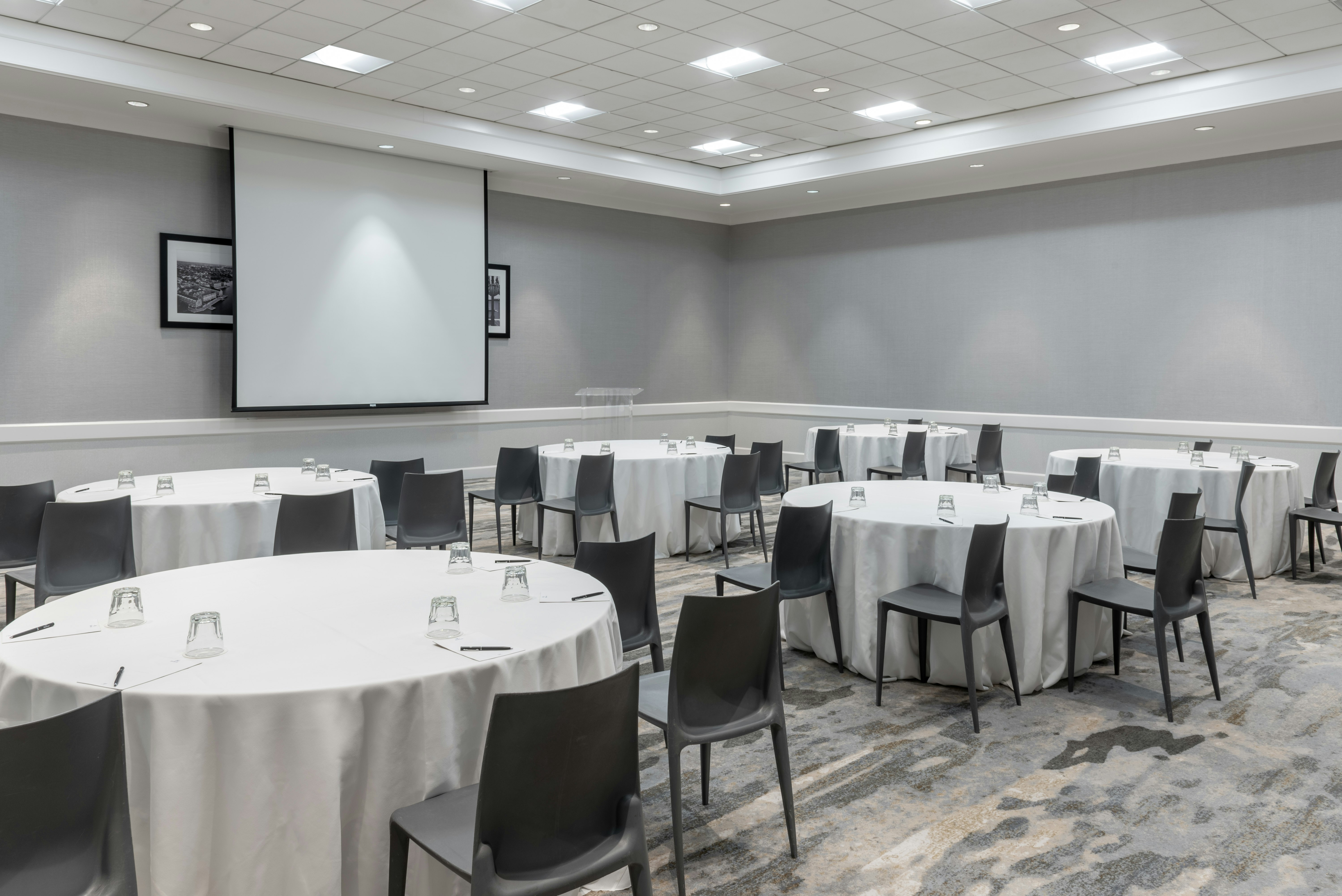 Hilton Alexandria Mark Center 55/68