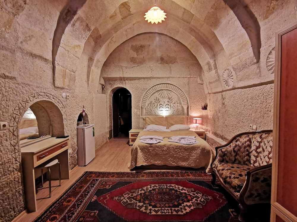 Falcon Cave Suites 22/49