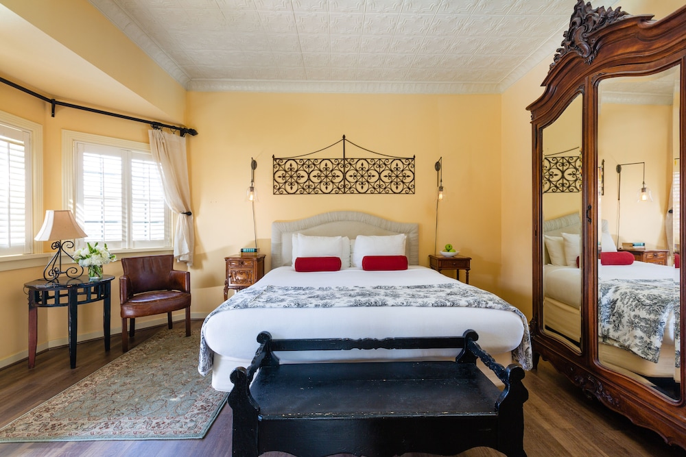 Maison Fleurie, A Four Sisters Inn 10/56