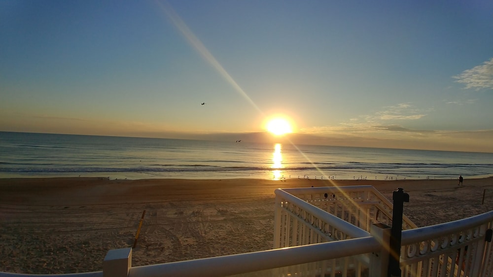 Tropical Winds Resort 36/50