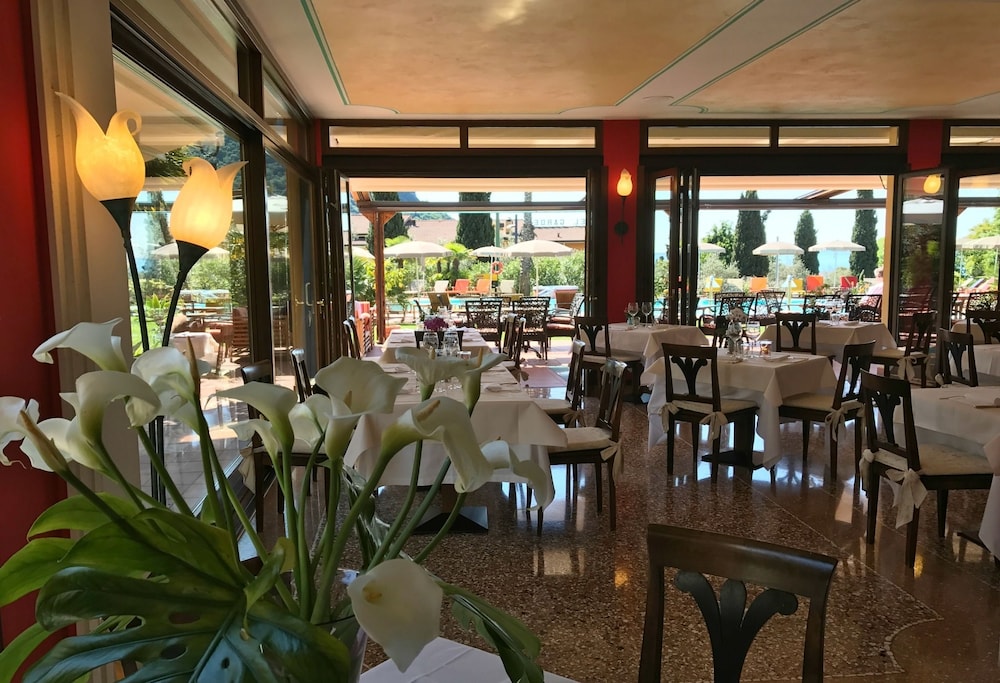 Villa Madrina Lovely and Dynamic Hotel 37/49