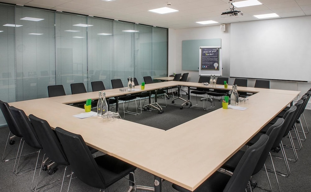 Conference Aston 48/58