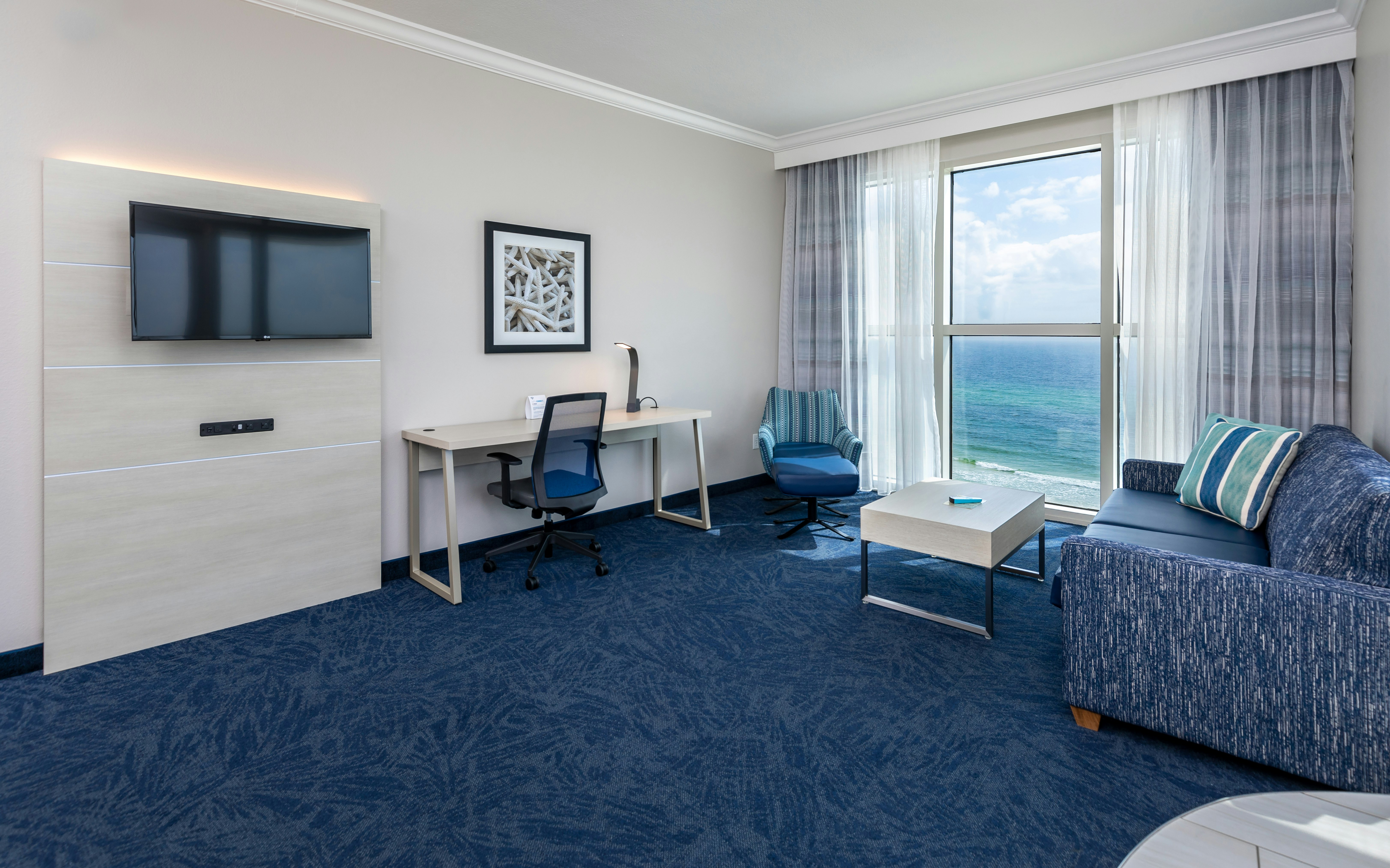 Holiday Inn Express Pensacola Beach 50/60