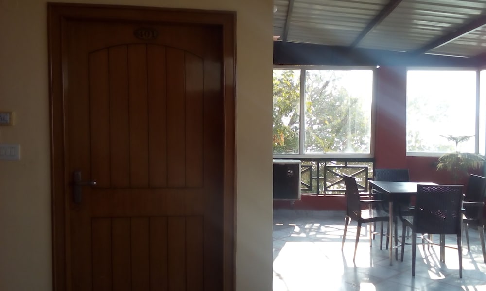Hotel Ganesha Inn 36/50