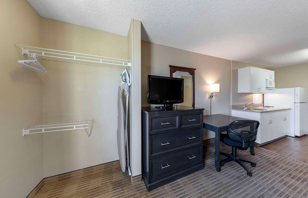Extended Stay America Suites Orange County Katella Ave 44/51