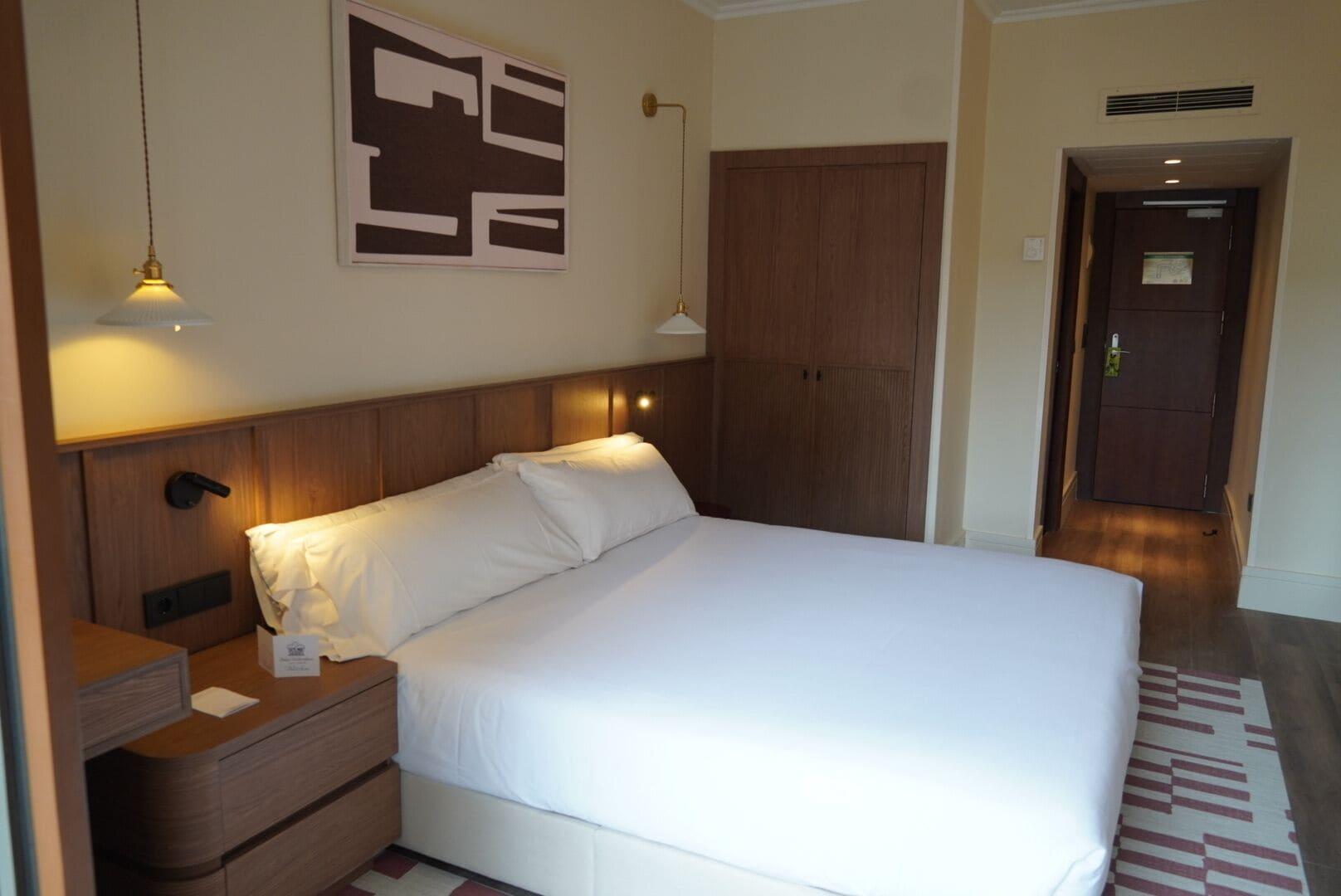 Premier, Double Bed, Cathedral View