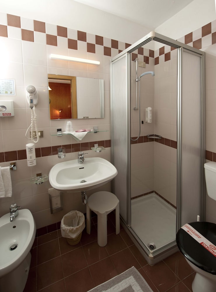HOTEL LADINA 55/56