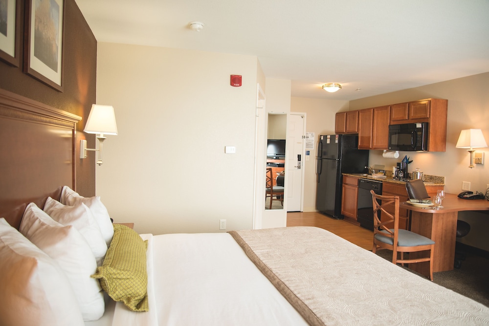 Candlewood Suites Loveland 21/62