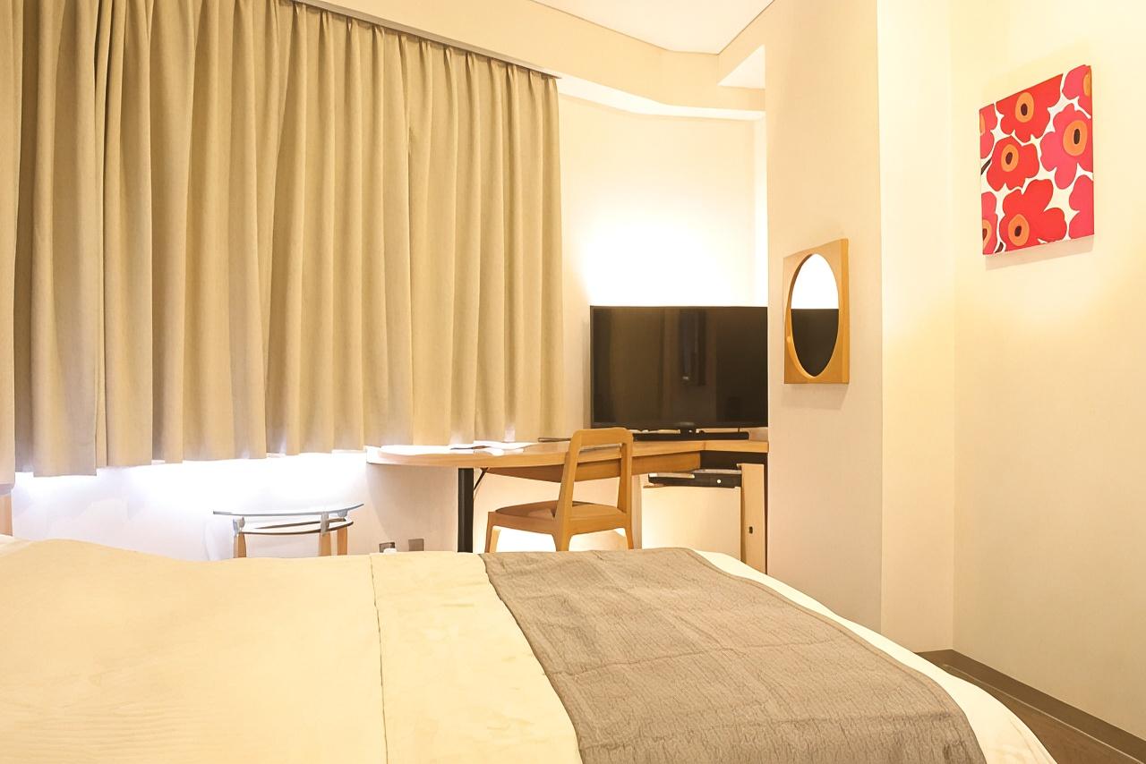 Room, Double Bed, Bathtub, Corner