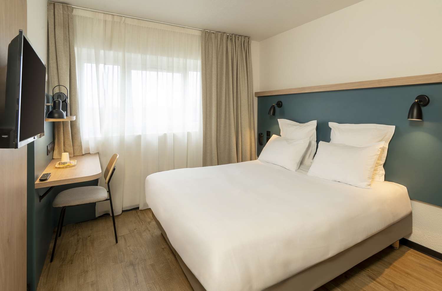 Standard, Double Bed, Court View