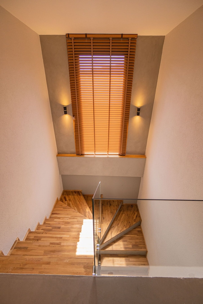 Leone Cunda Edition Otel(+12) 12/38