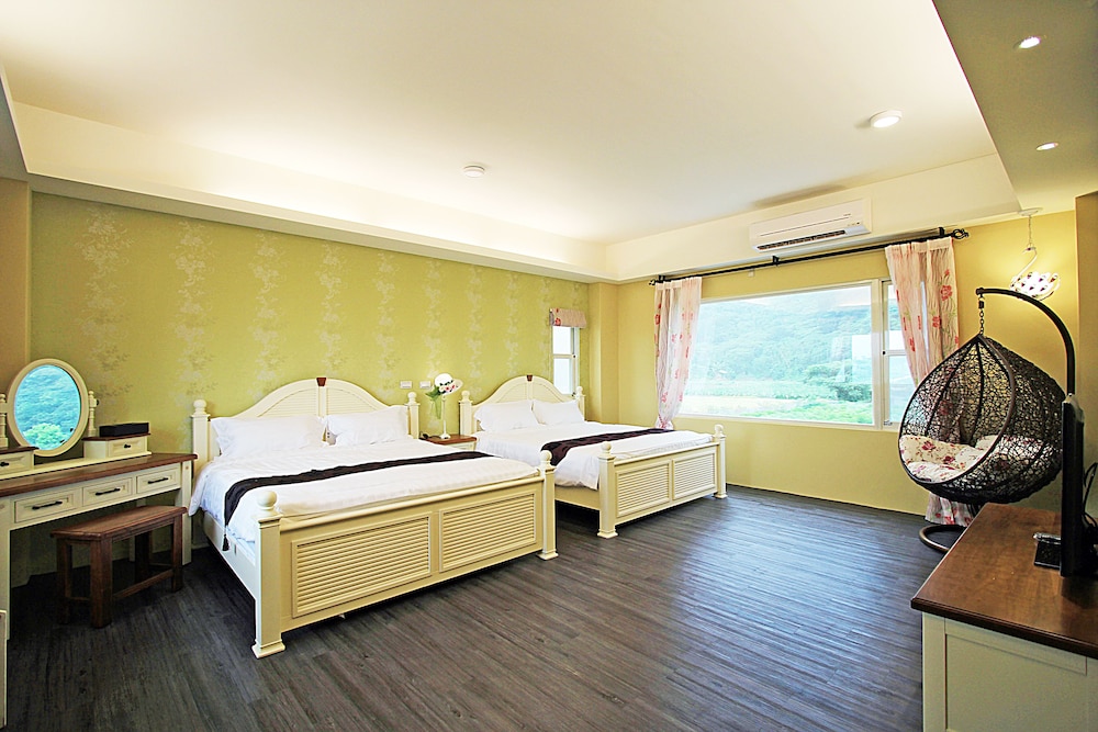 Cai Feng B&amp;B 10/37