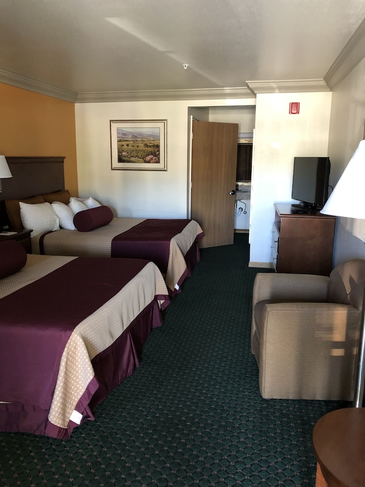 Cloverdale Wine Country Inn and Suites 37/47