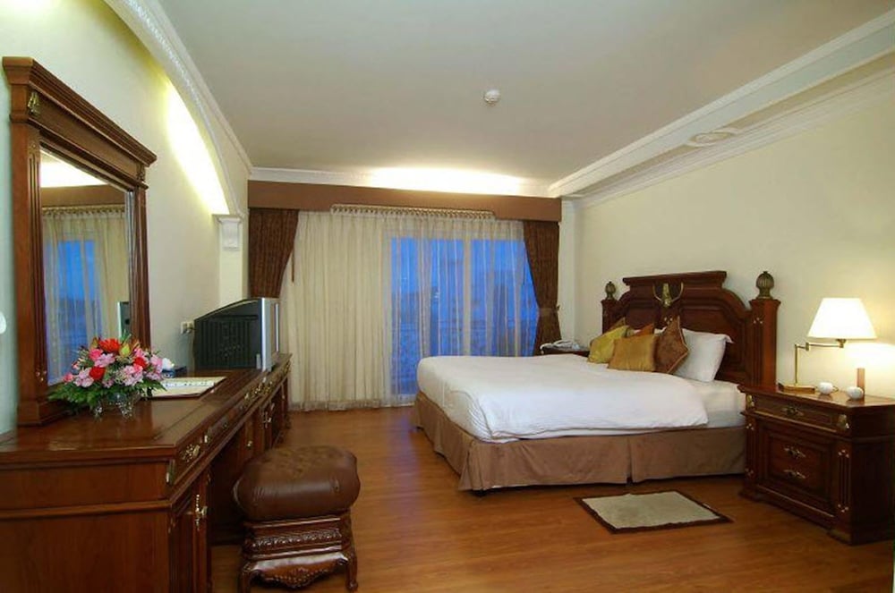 ONE BEDROOM SUITE