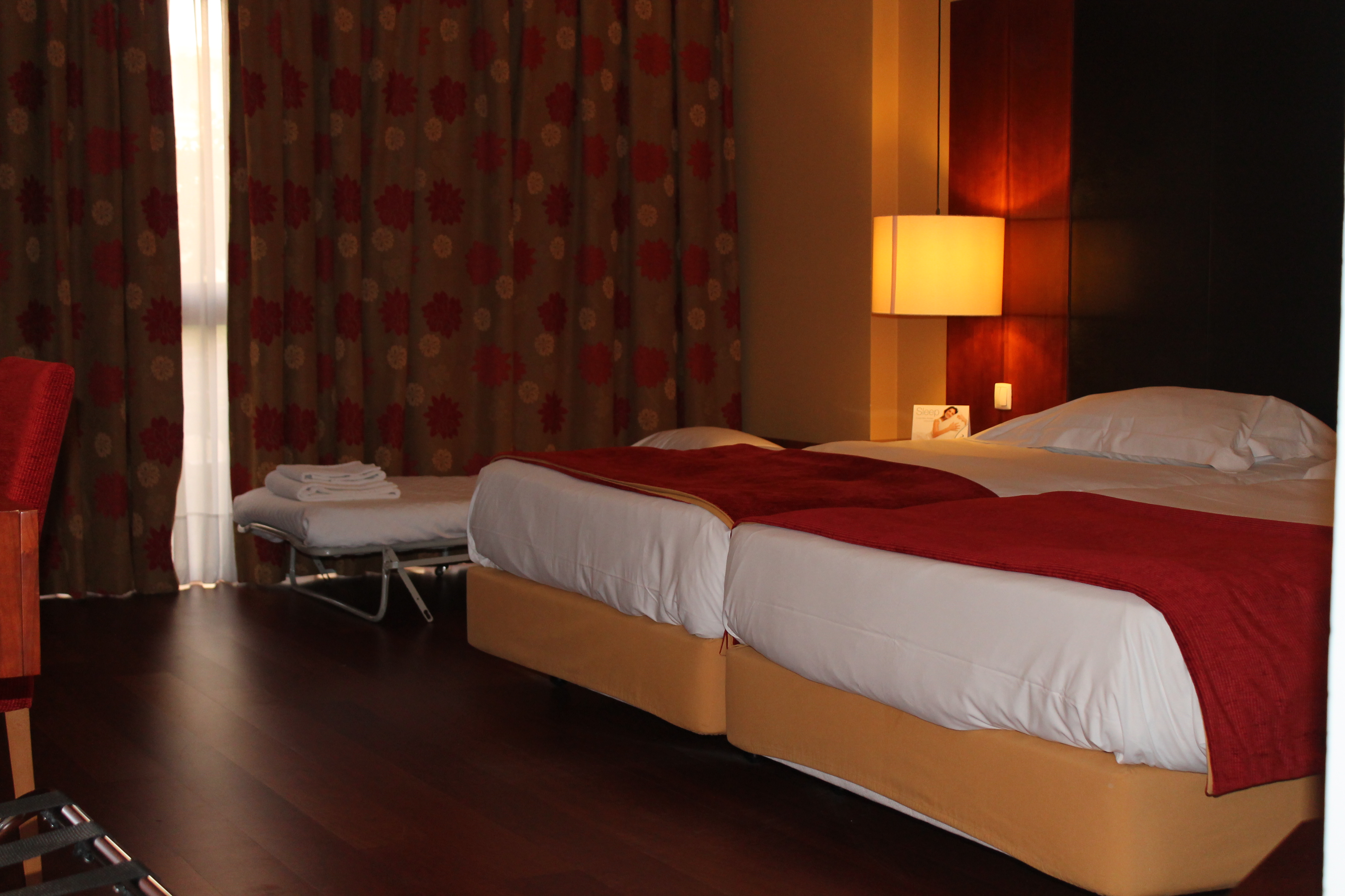 ROOM, TWIN BEDS, WITH EXTRA BED
