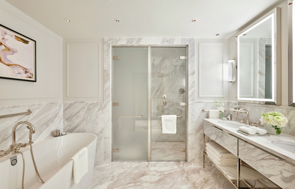 جناح جونيور بسرير كينج، Jumeirah Carlton Tower London 4/4
