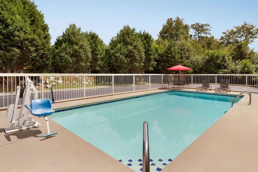 Baymont by Wyndham Grovetown Augusta 23/44