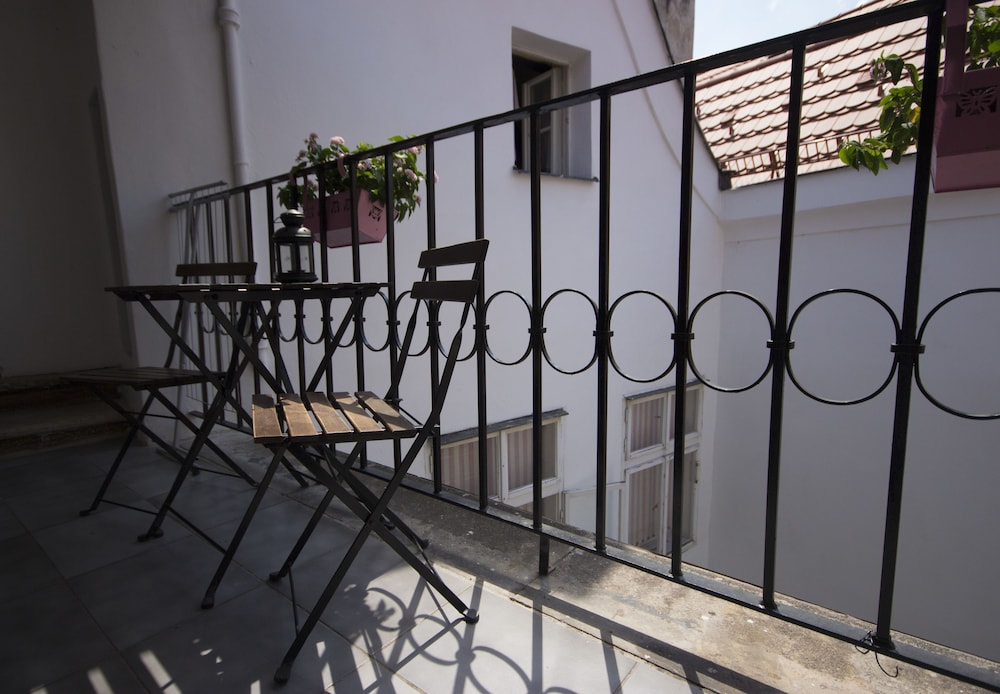 Charles Bridge Hostel & Apartments 7/98