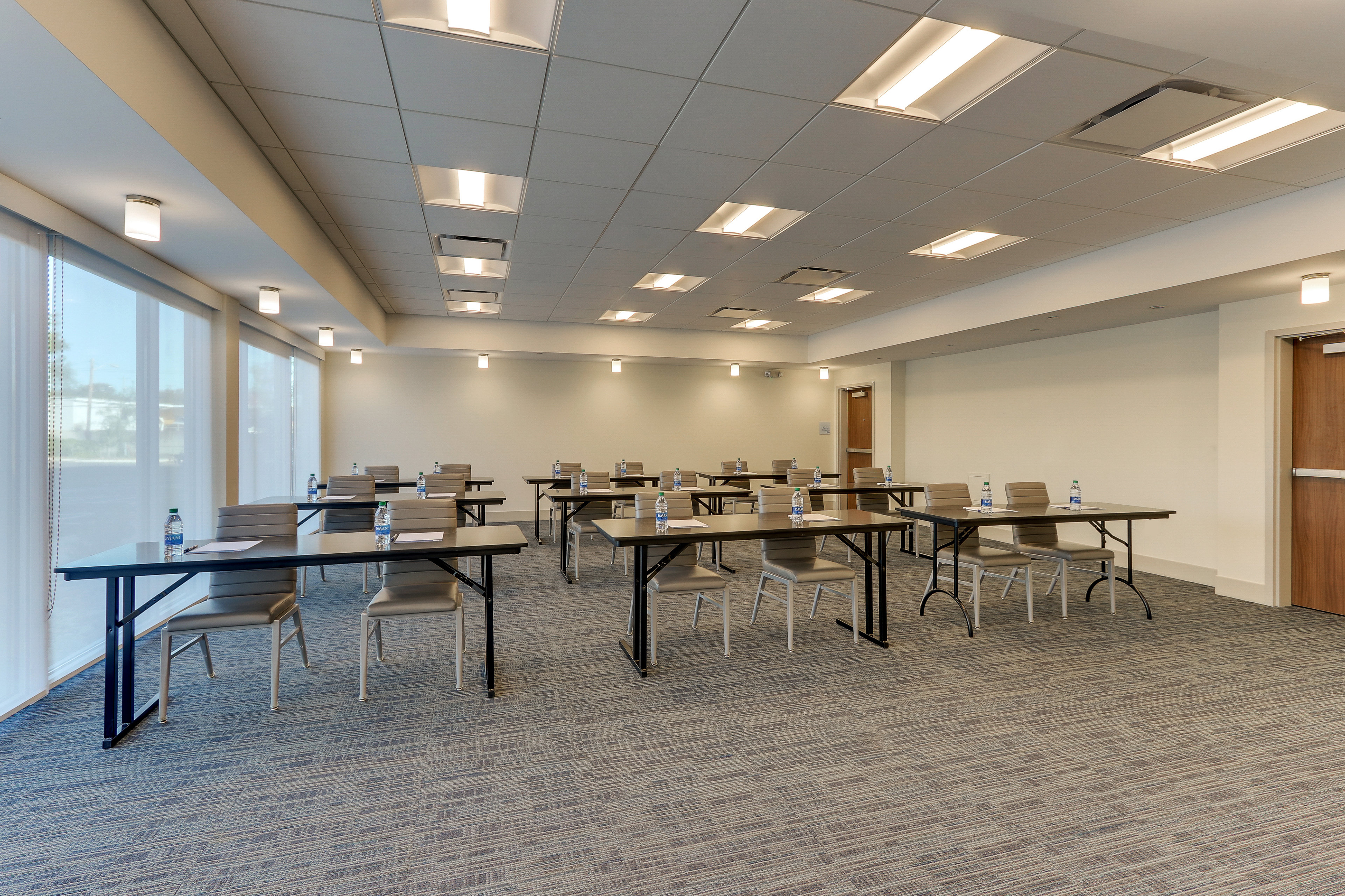 Holiday Inn Express and Suites Roanoke Civic Center 33/34