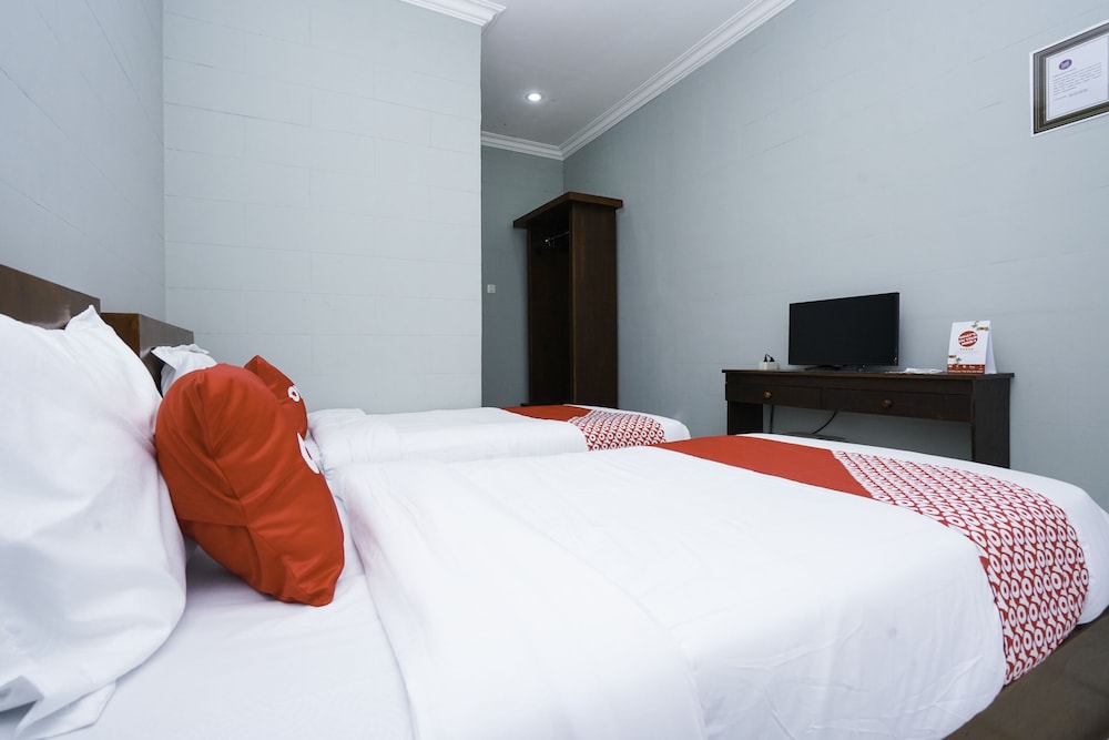 OYO 2493 Lotus Hotel Syariah 24/39