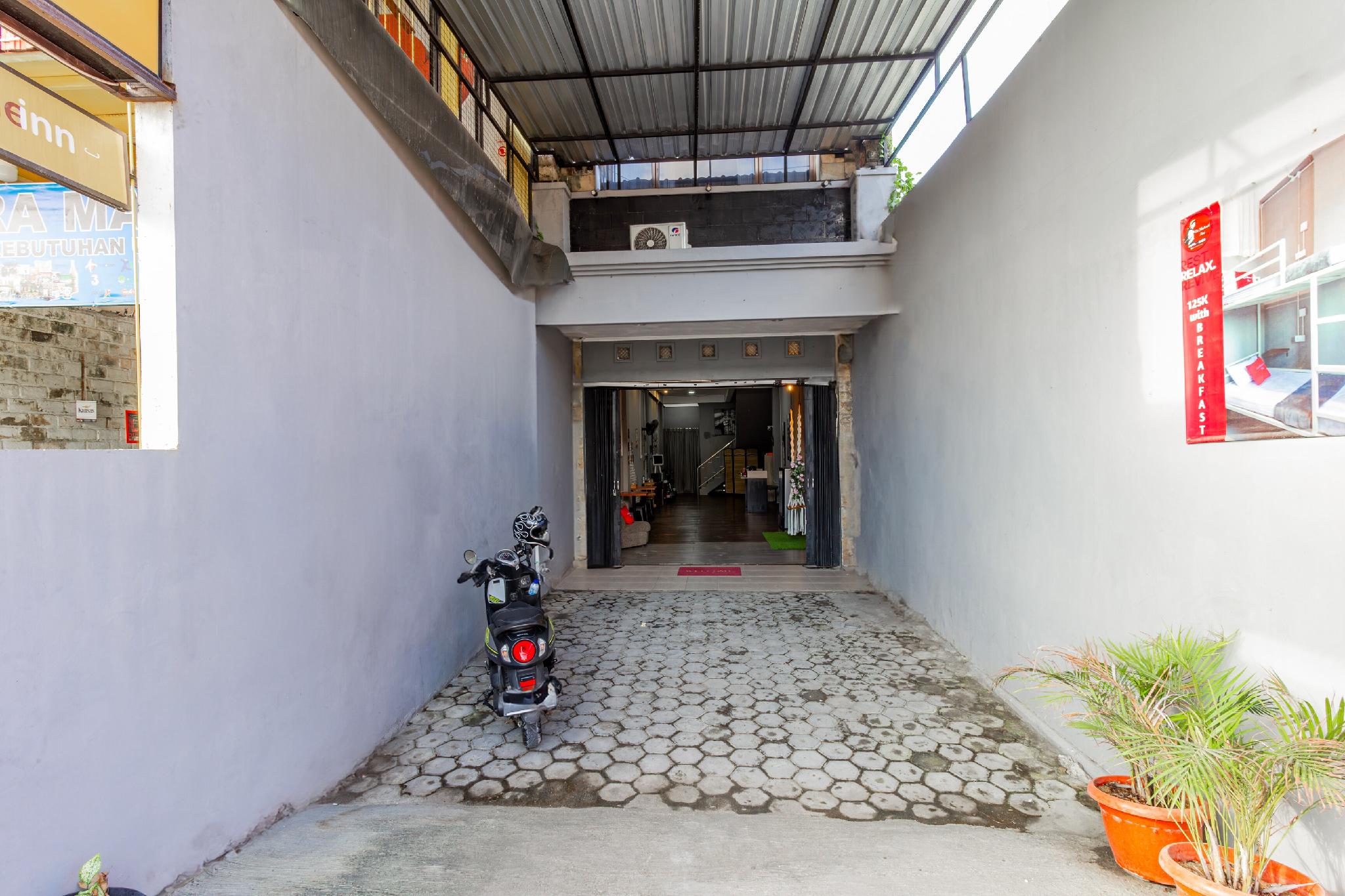 Collection O Seminyak Near Seminyak Beach Formerly De Shabach 41/44