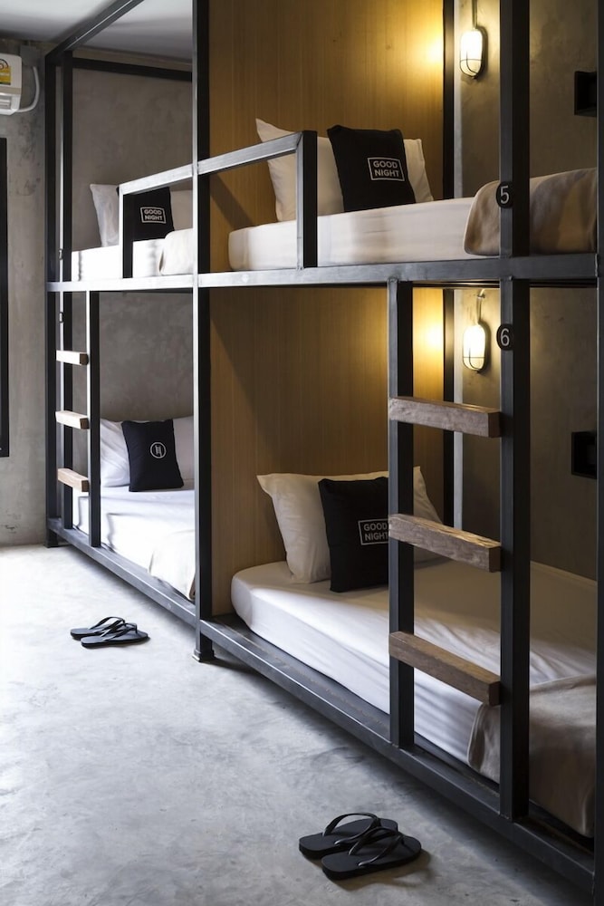 Bed Station Hostel 57/65