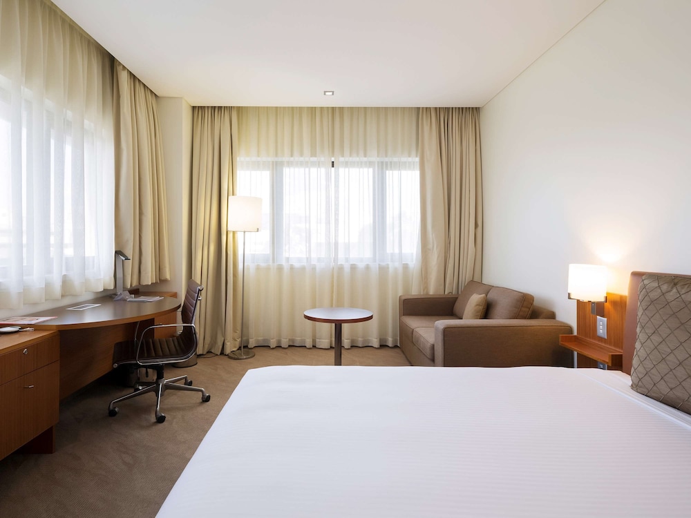 Novotel Canberra 17/72