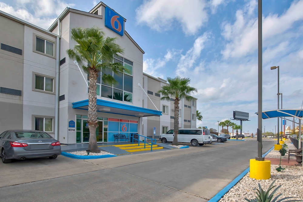 Motel6 Eagle Pass, TX - Lakeside 43/59