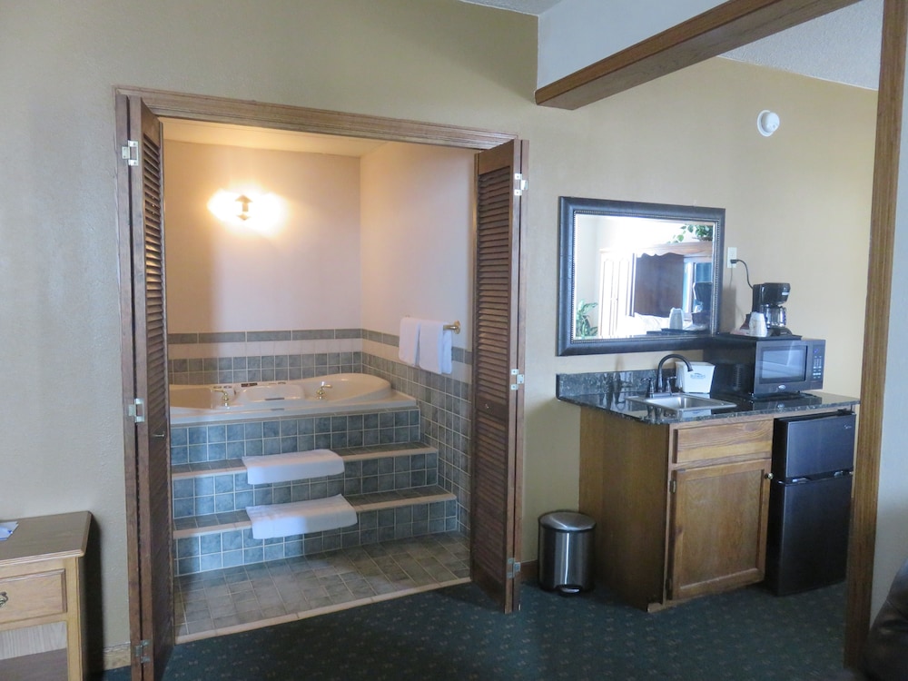 Baymont By Wyndham Fargo 20/50