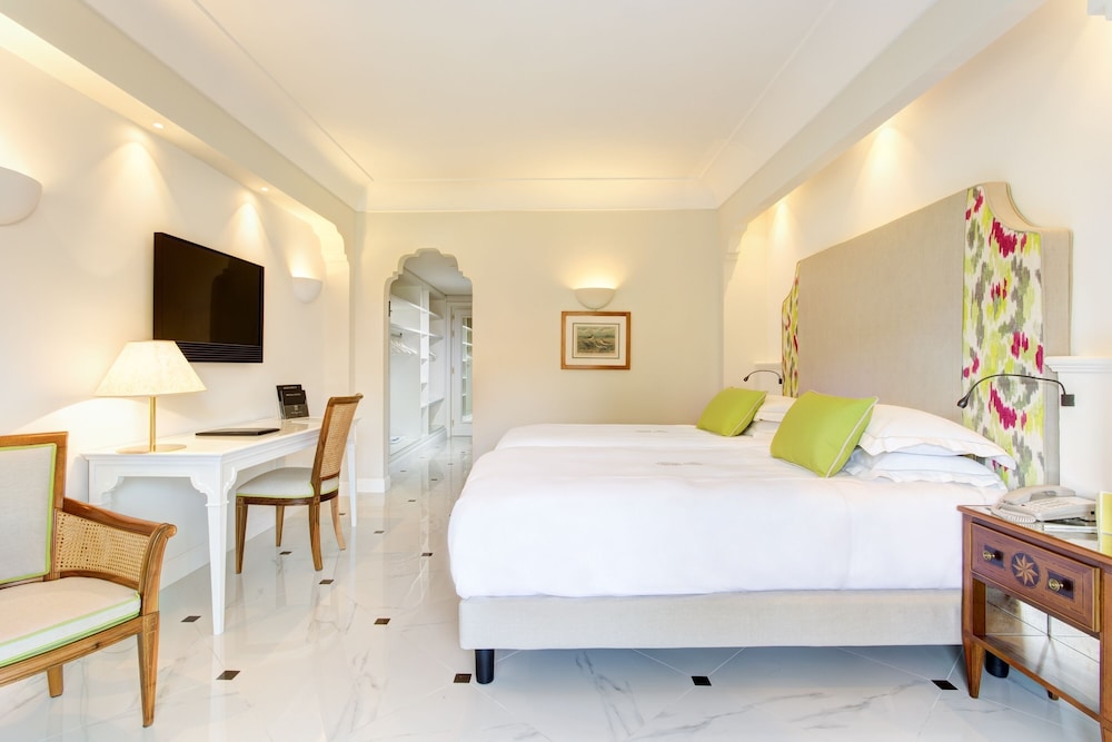 DELUXE, DOUBLE OR TWIN BED, CITY VIEW, BALCONY