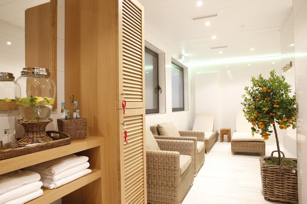 Lobby at PARKHOTEL WITTEKINDSHOF, DORTMUND