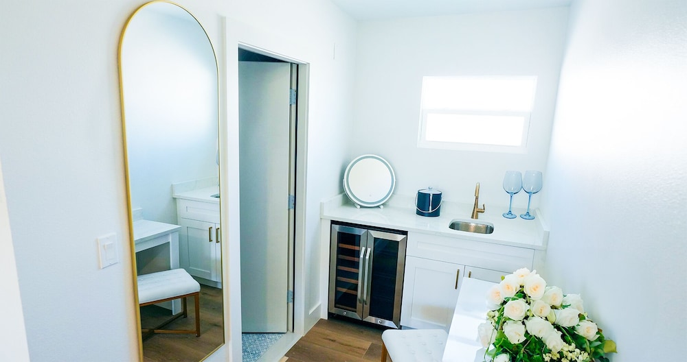 Ivory Sands Beach Suites 4/50