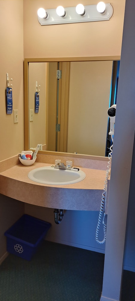 Travelodge by Wyndham Lacombe 54/54