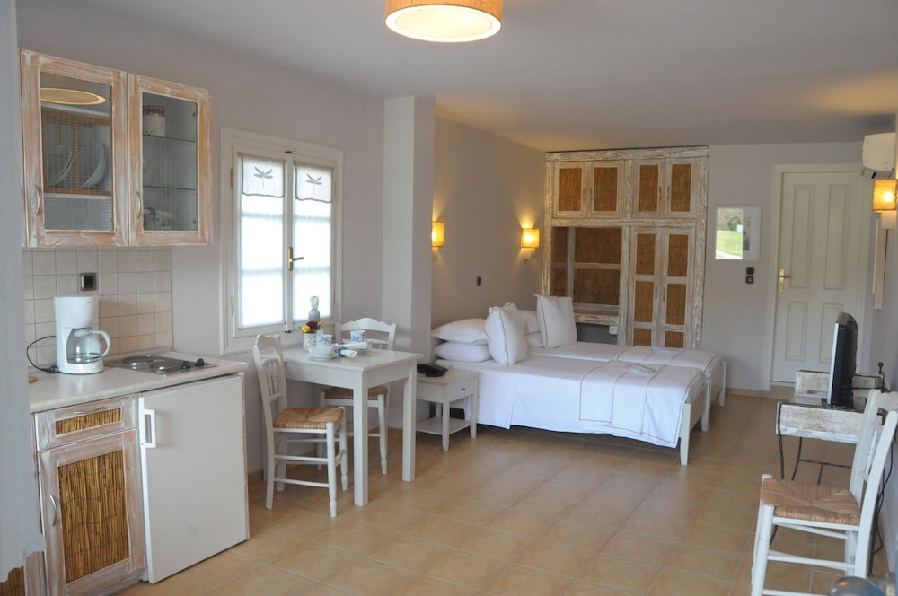 Ammos Naxos 11/50