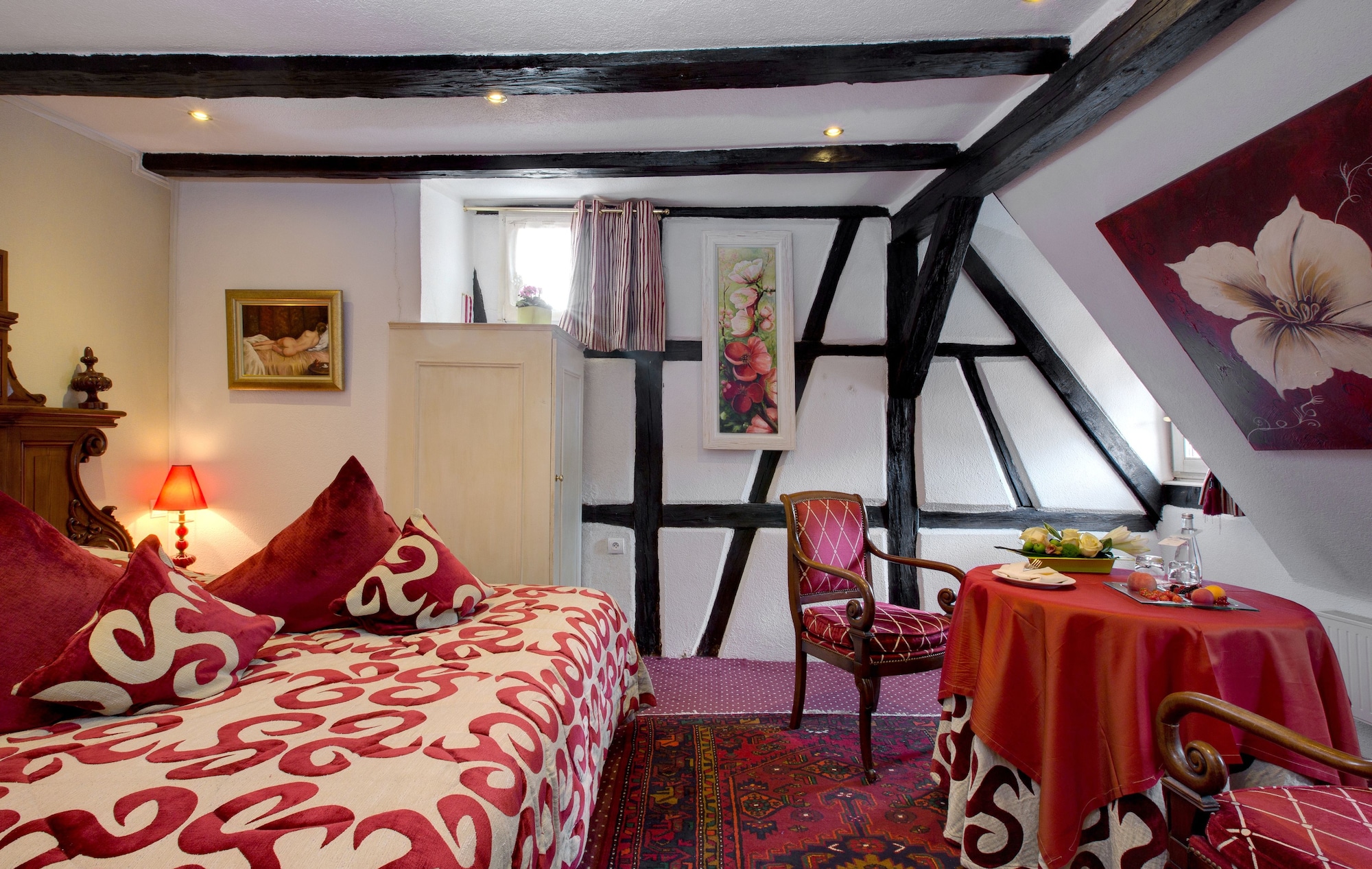 DELUXE, DOUBLE BED, JETTED TUB