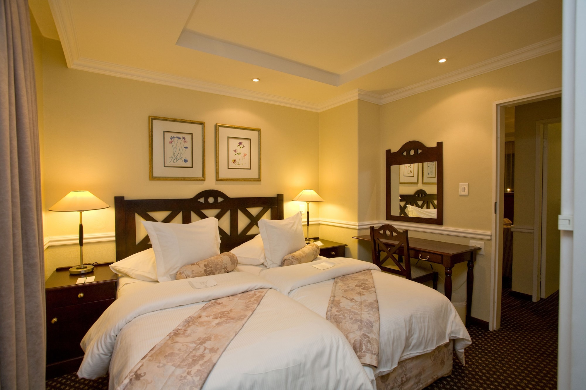 2 BEDROOMS, SUITE