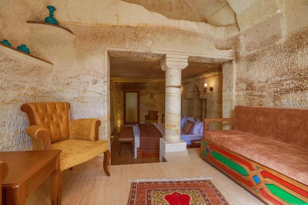 Ada Cave Suites 25/50