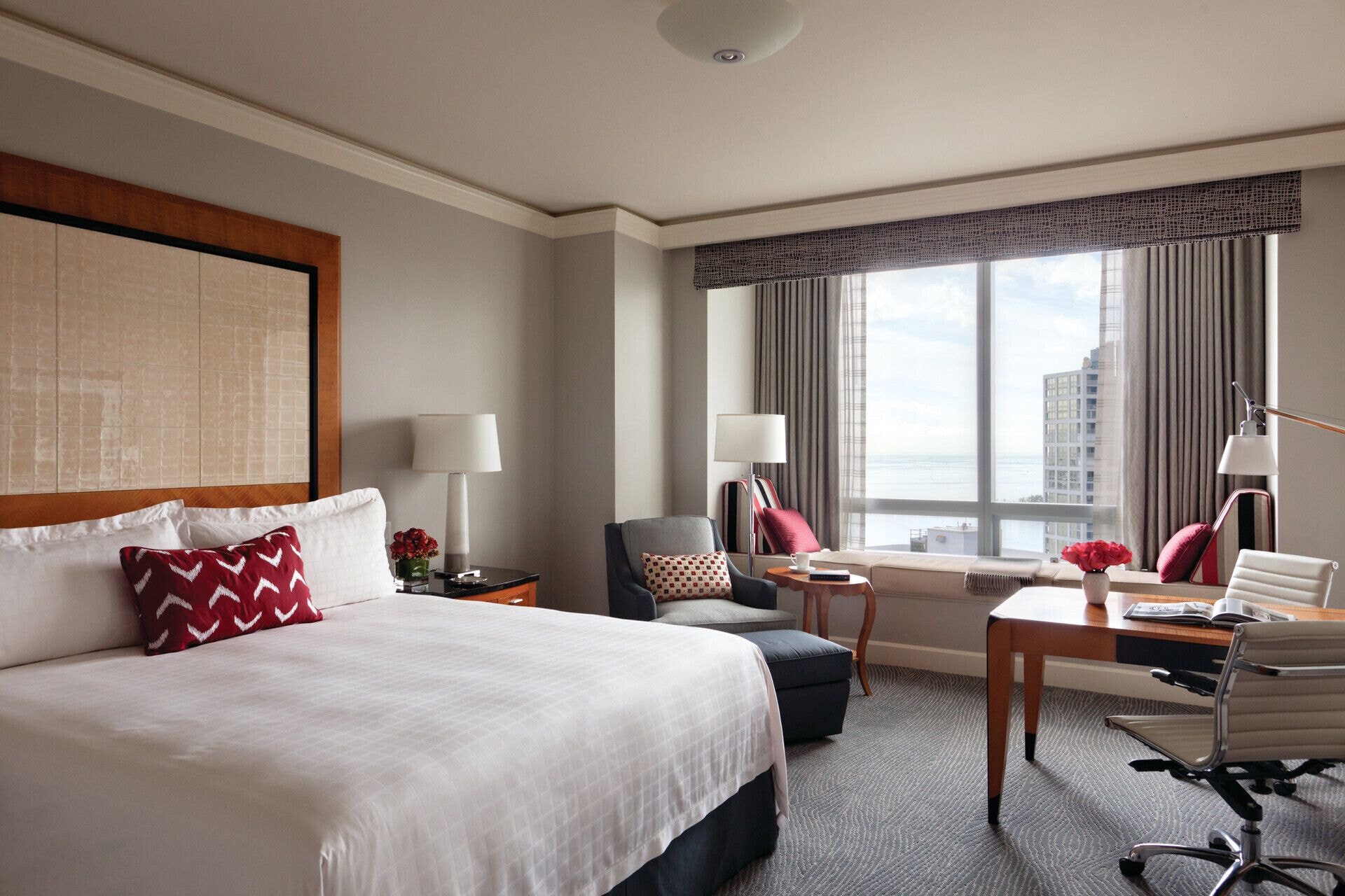 CITYSCAPE, PREMIER, KING BED, ACCESSIBLE
