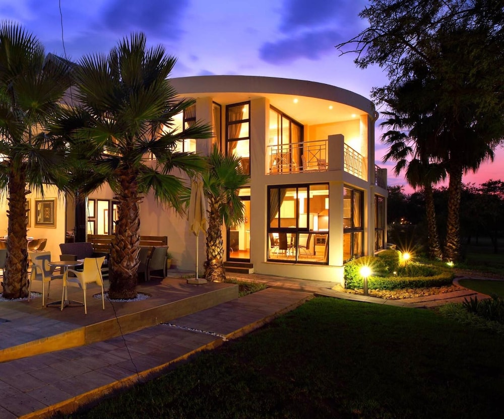 The Lakes Boutique Lodge 2/50