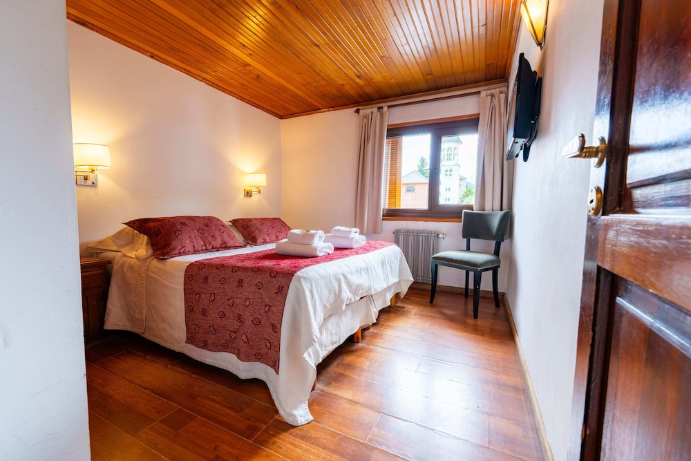 Tower, Deluxe, Double or Twin Bed