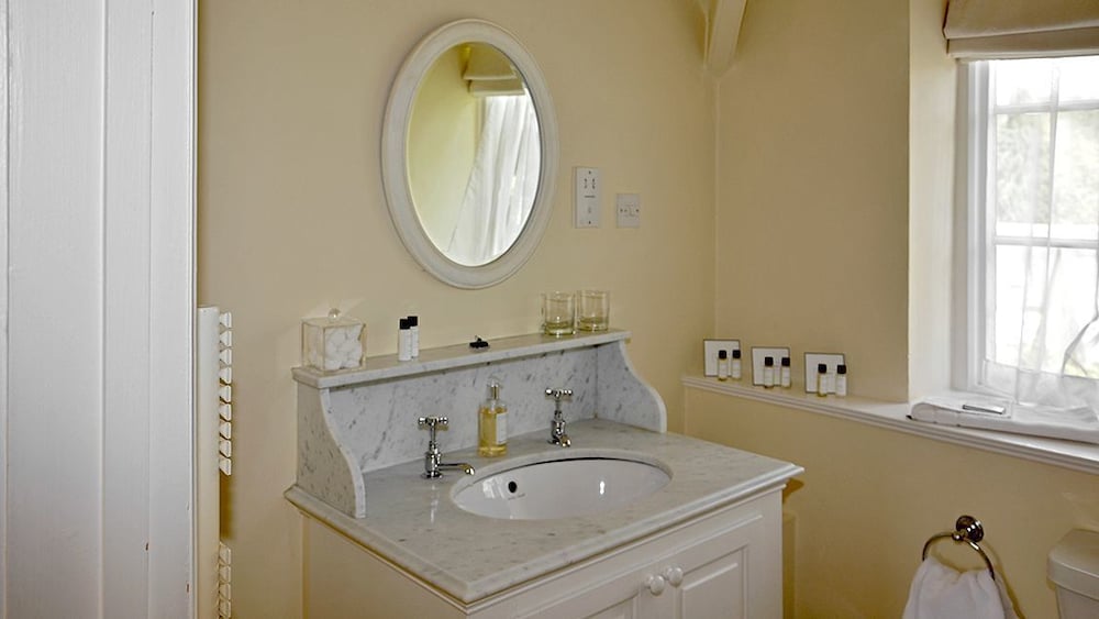 Goodwood Cottage 21/23