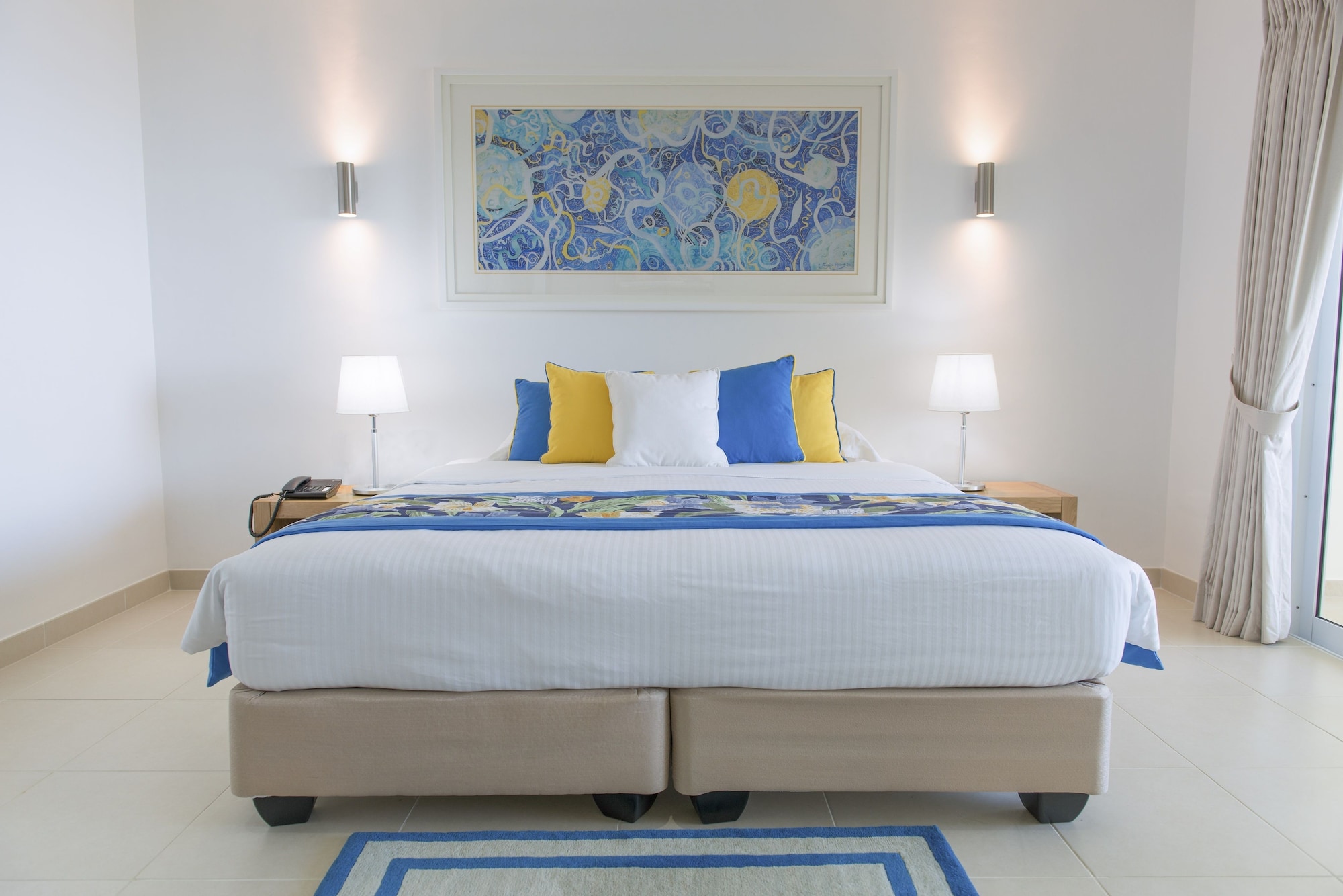 Deluxe, 1 King and 1 Single Beds
