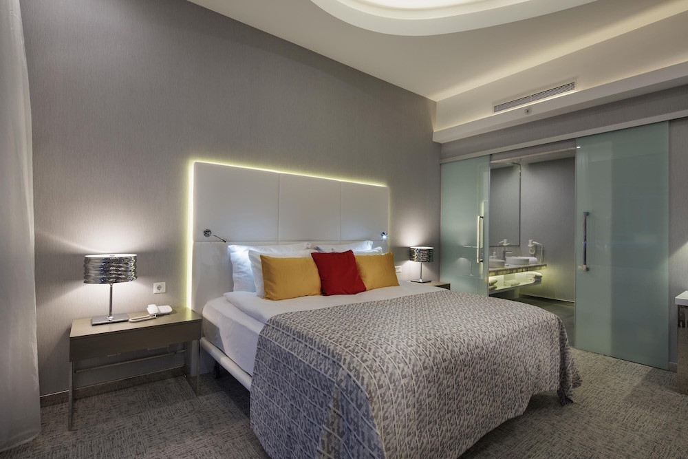 Room, 1 Double and 1 Single Bed, Pool Access