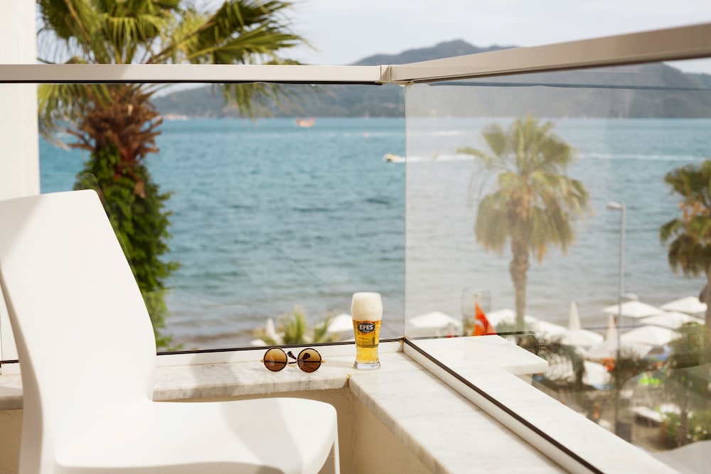 The Beachfront Hotel - Adults Only +16 15/49