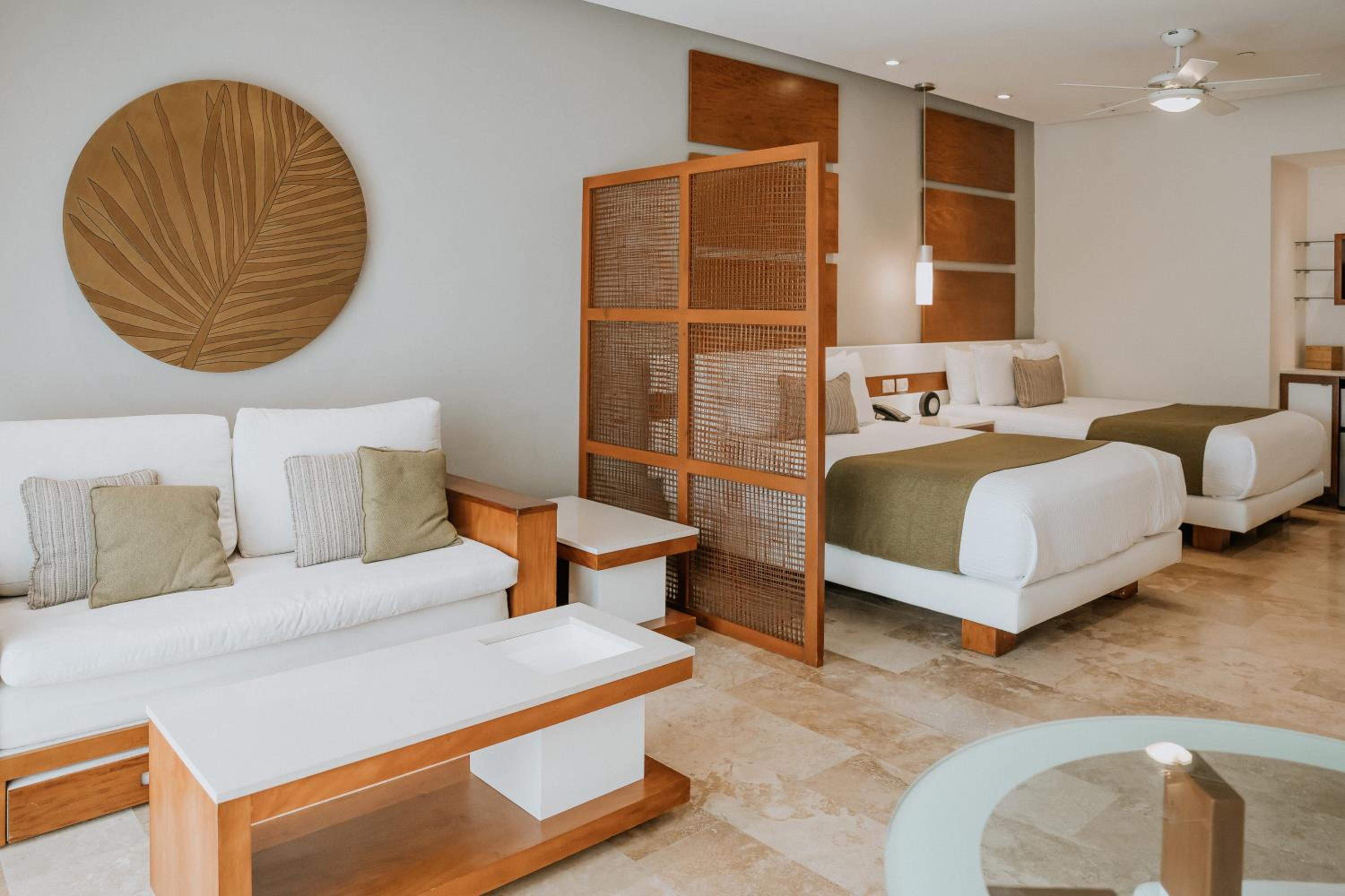 JUNIOR SUITE, DELUXE, KING BED