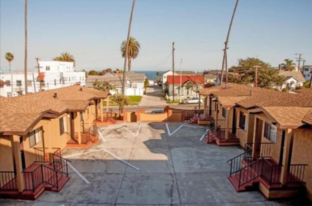 Pacific Inn And Suites 33/50