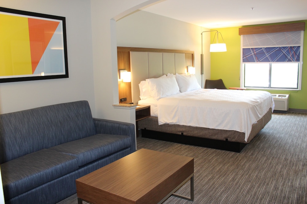 Holiday Inn Express Forest City 10/45